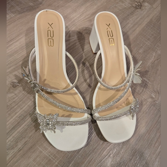 X2B Butterfly Rhinestone Strappy Mules White Sz 9 - Picture 5 of 12